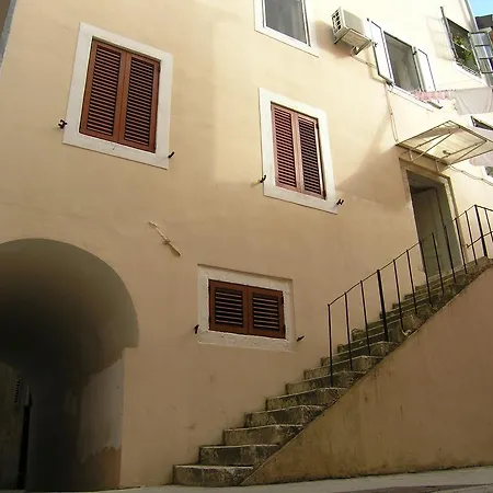 Kolega Apartment *